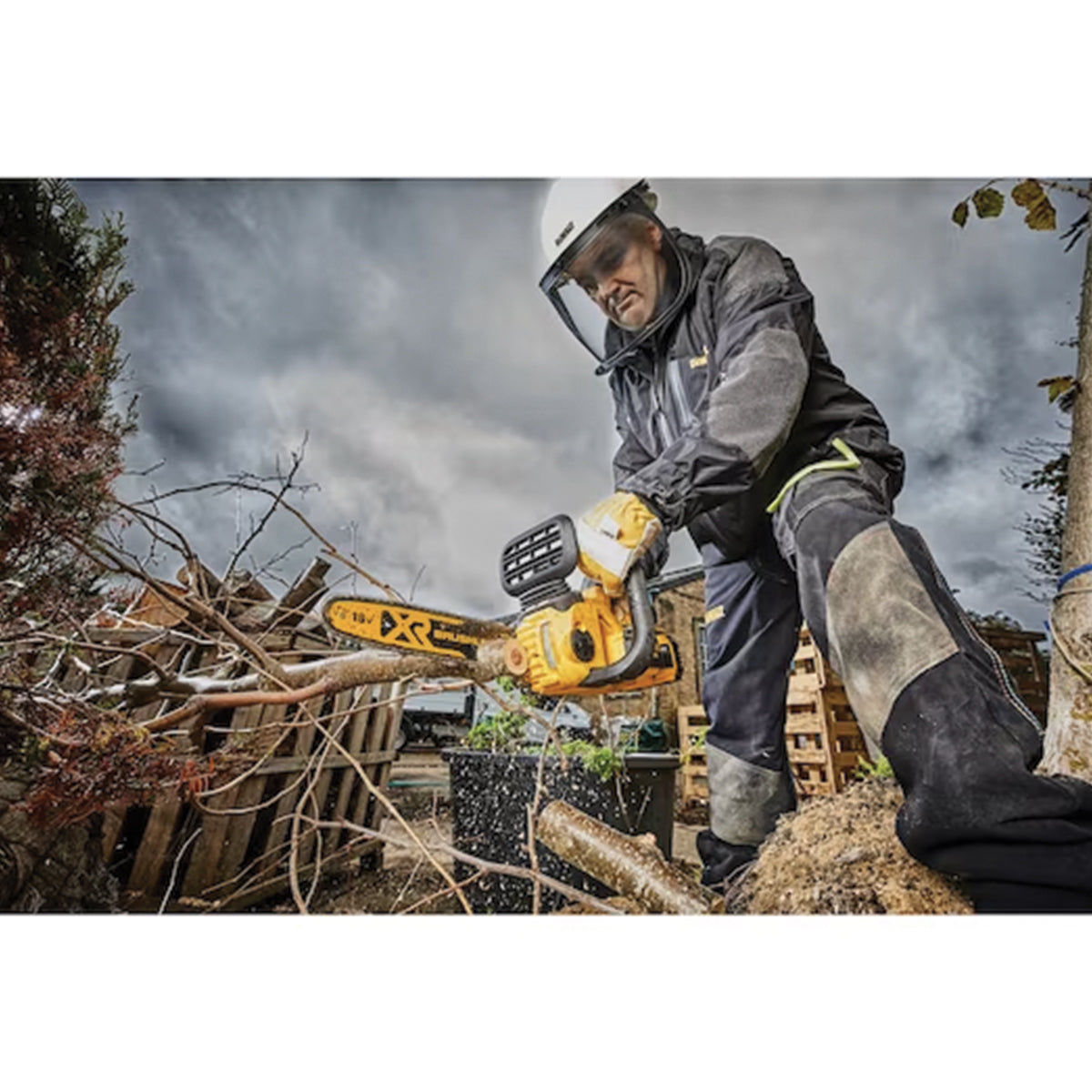 Chainsaw - Electric Chainsaw 30cm Bar, BRUSHLESS Motor XR 5Ah Battery and ACCESSORIES - DeWALT - DCM565P1-QW Chainsaw - Electric Chainsaw 30cm Bar, BRUSHLESS Motor XR 5Ah Battery and ACCESSORIES - DeWALT - DCM565P1-QW